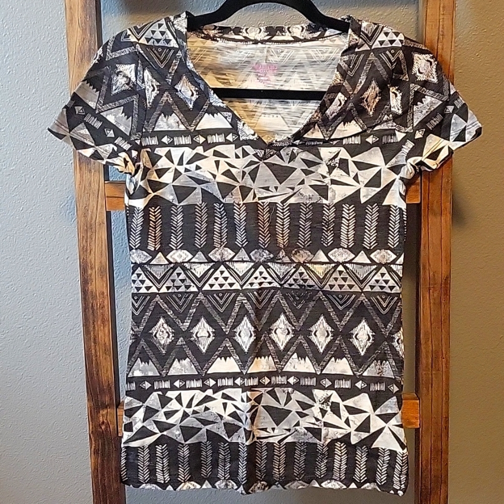 NWT Black & White Geometric T-shirt